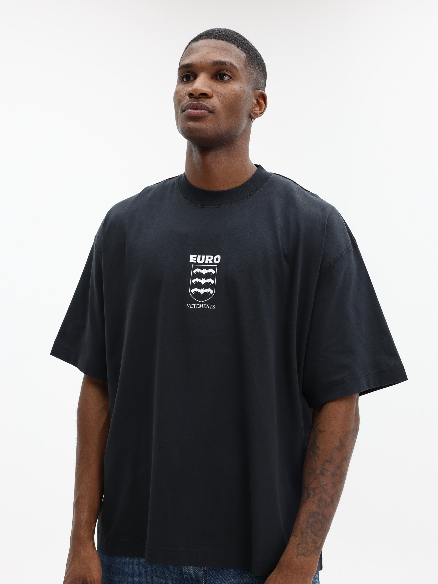Vetements Tシャツ Vetements T-Shirt Bats Logo Regular Black - AL Capone Premium