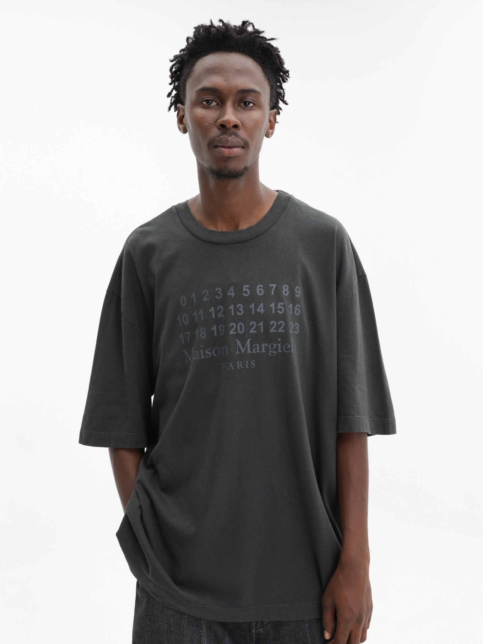 【新品】Maison Margiela Tシャツ Maison Margiela Numeric logo-embroidered T-shirt | Black | FARFETCH ZA