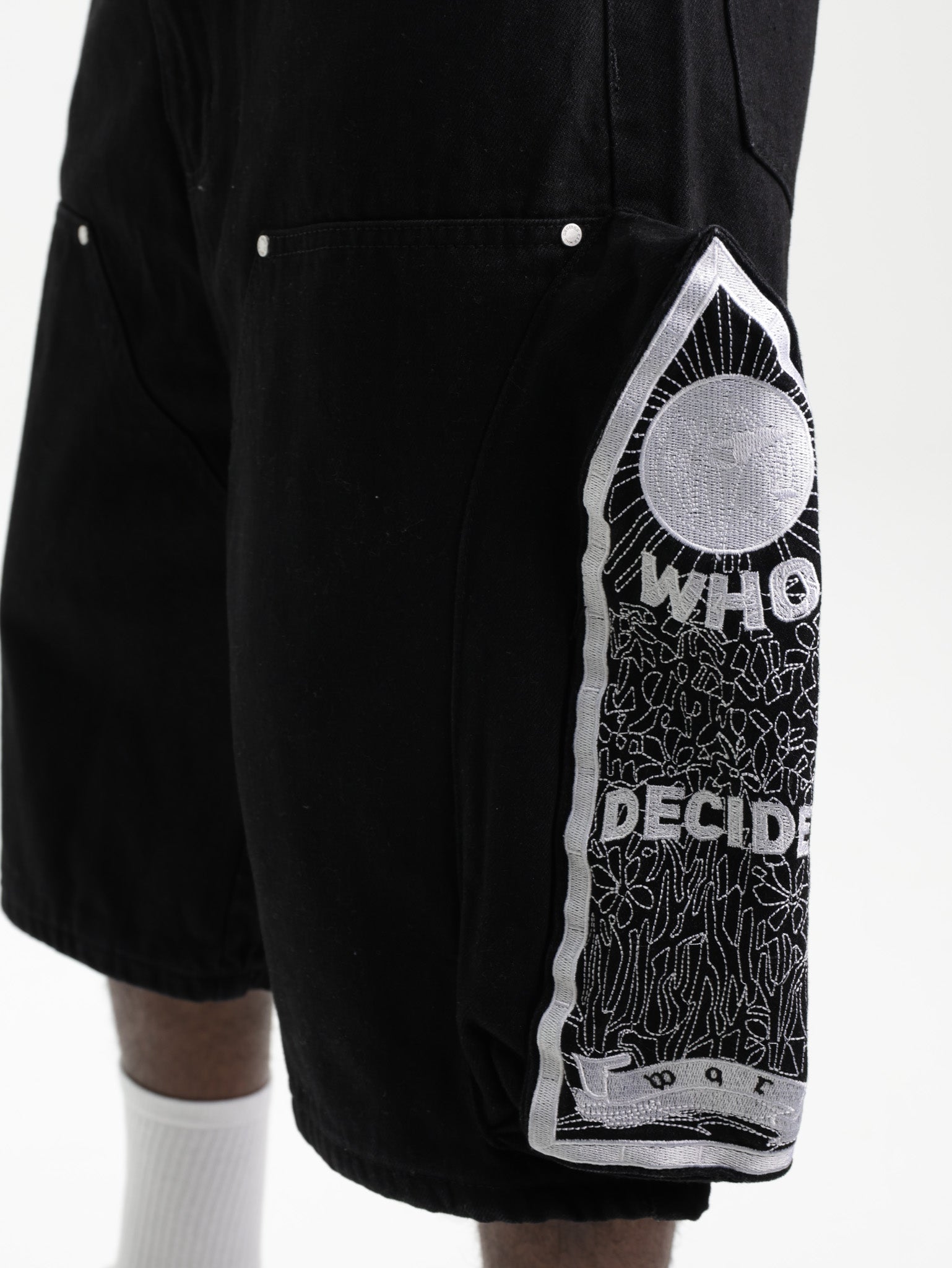 Who Decides War Shorts Side Embroidery Short Coal - AL Capone Premium
