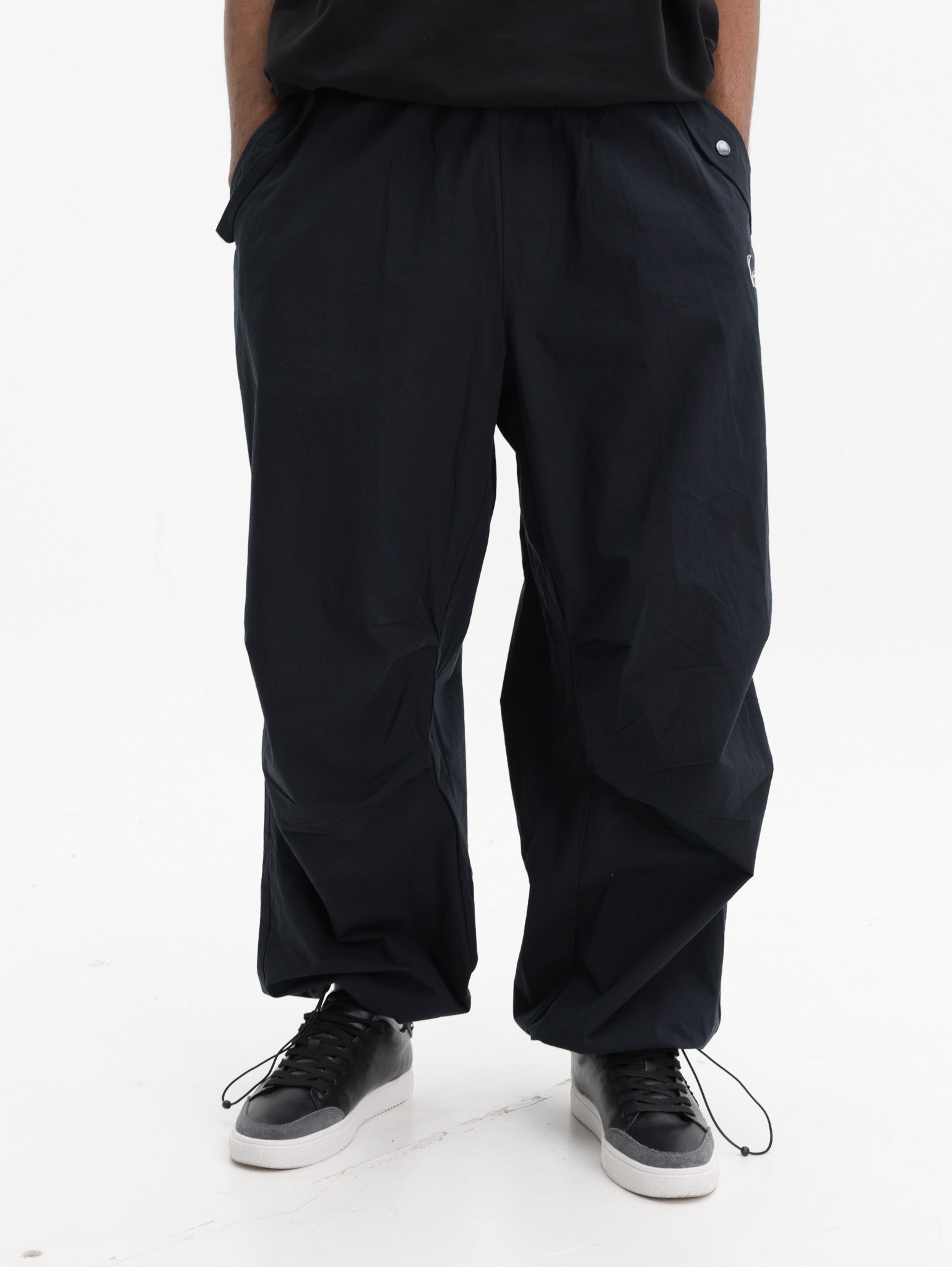 KARL KANI PANTS PARACHUTE BLACK