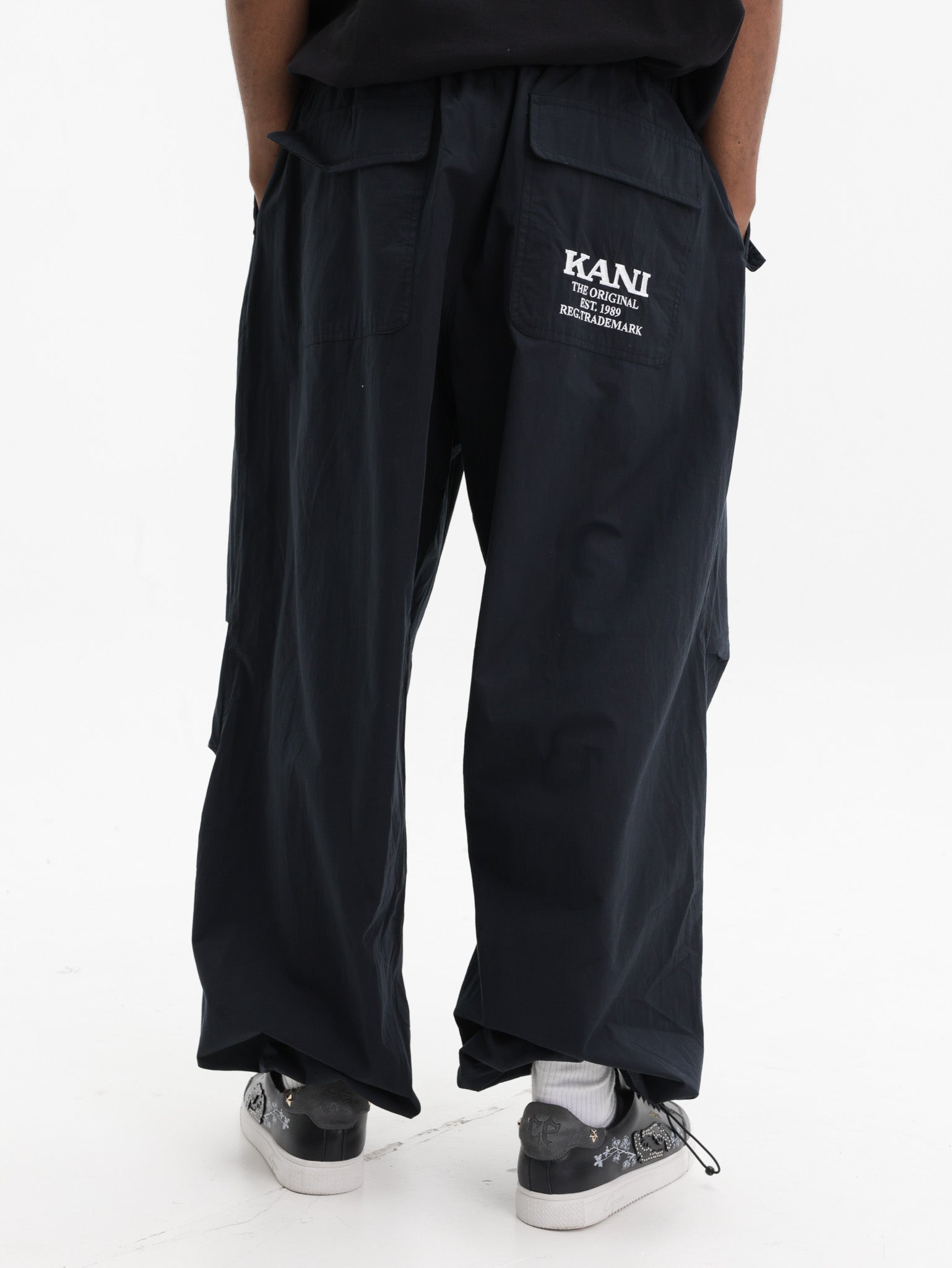 KARL KANI PANTS PARACHUTE BLACK