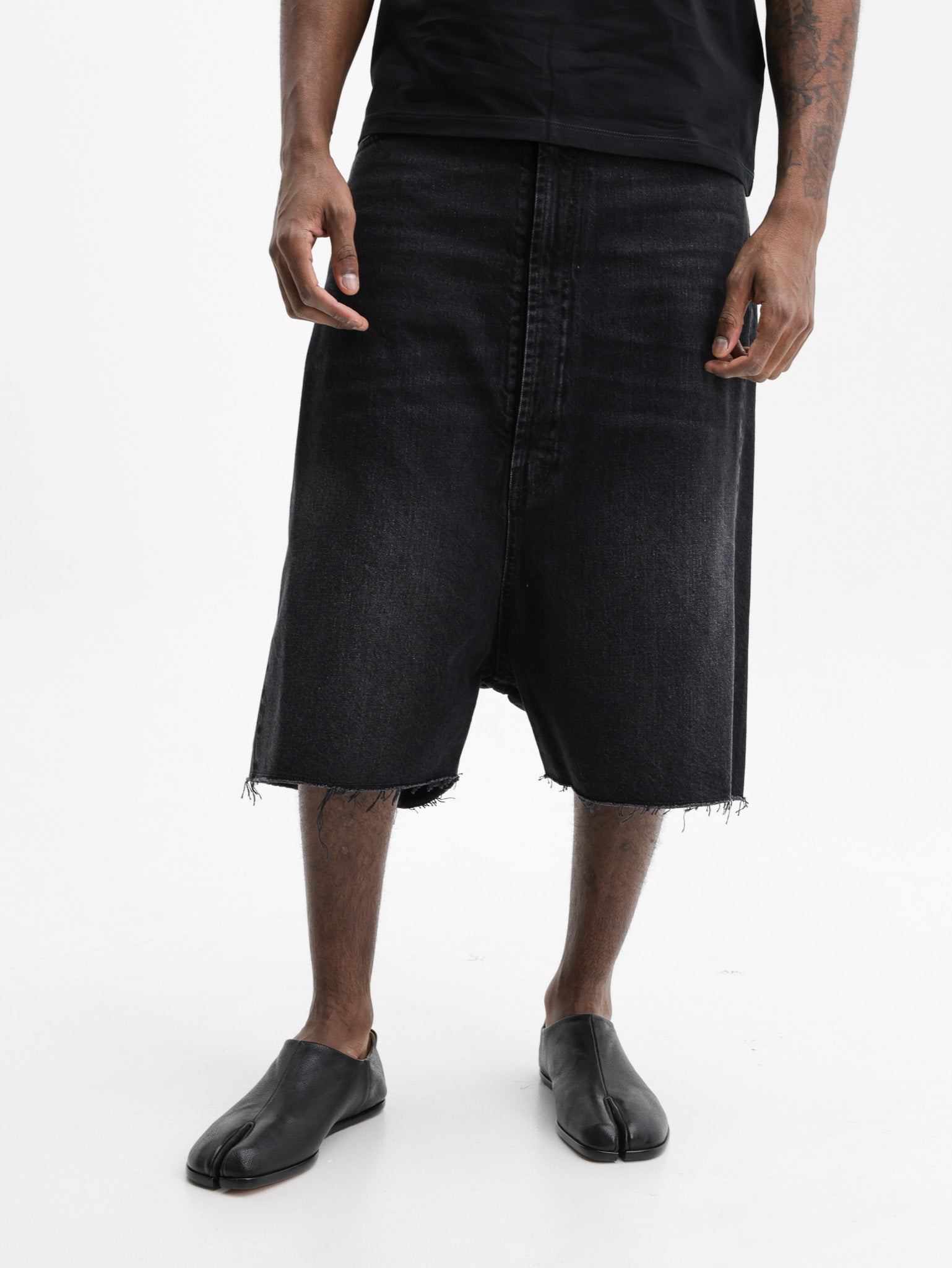 Maison Margiela Shorts Loose Thread Denim Black
