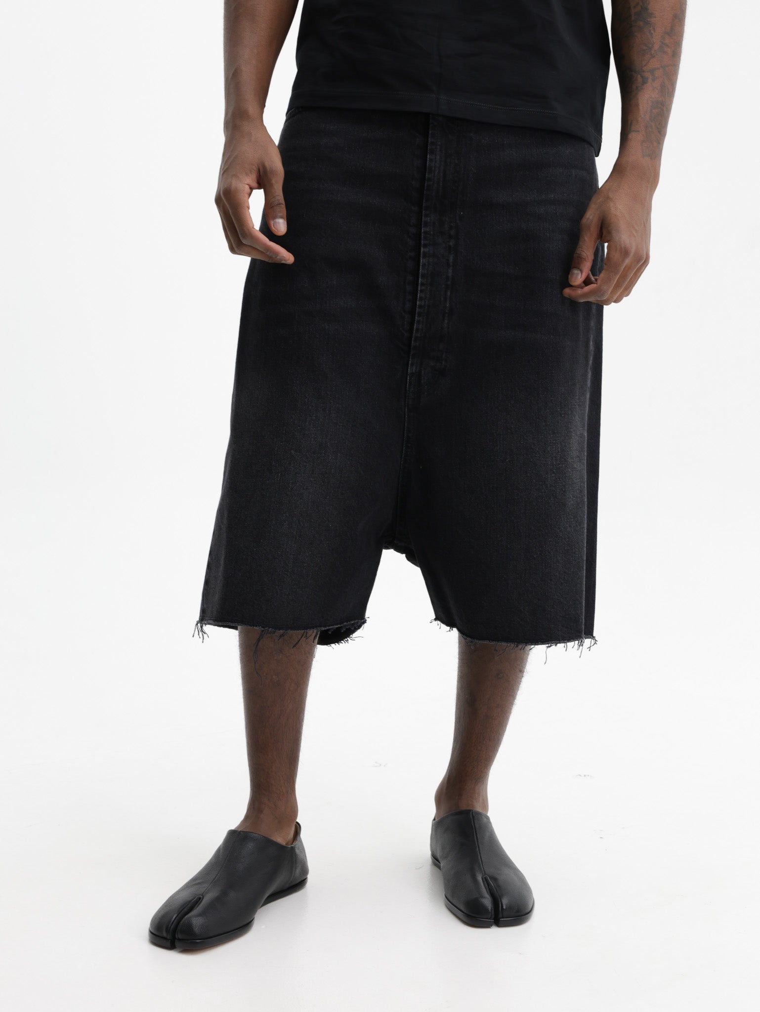 Maison Margiela Shorts Loose Thread Denim Black
