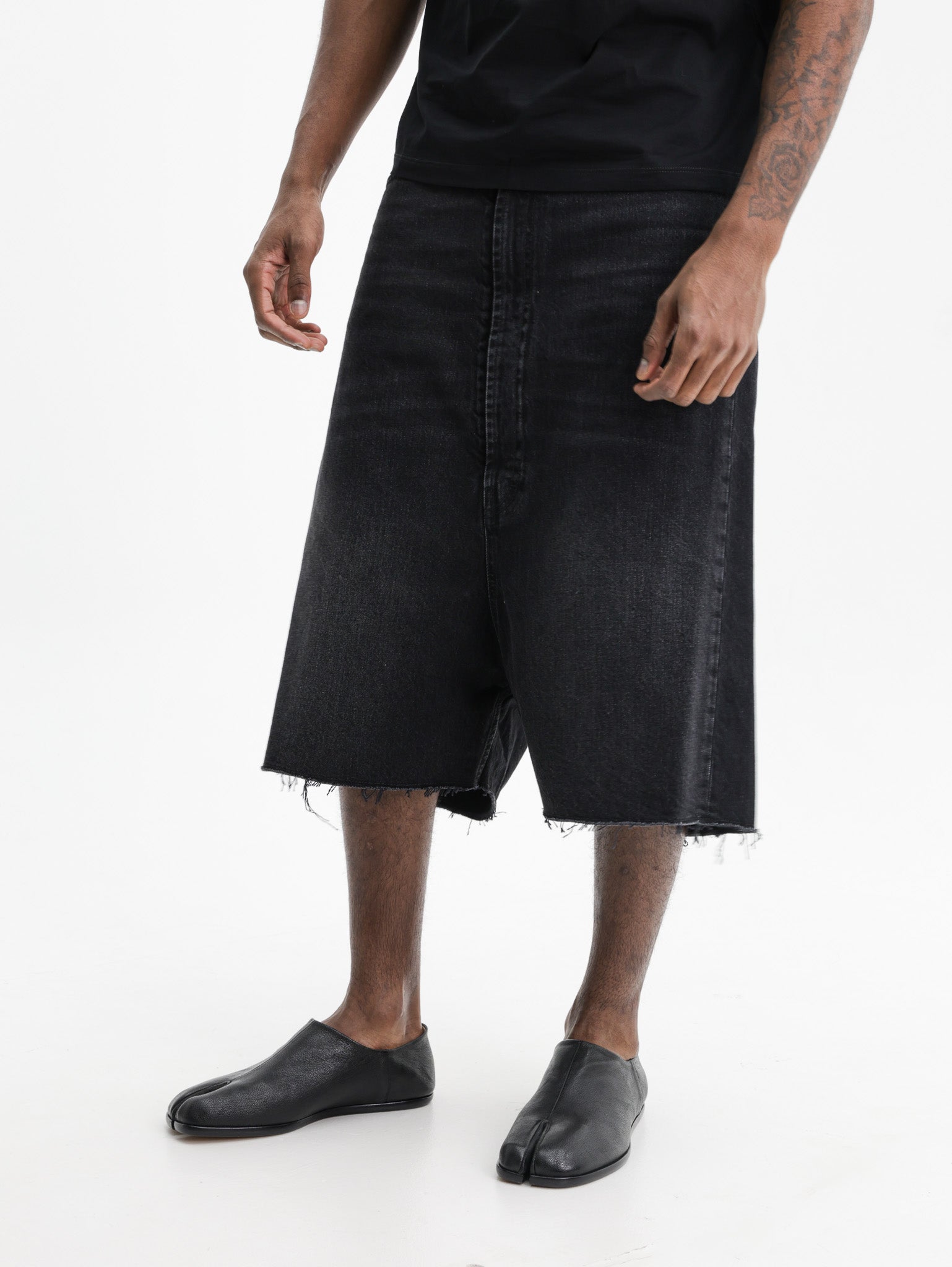 Maison Margiela Shorts Loose Thread Denim Black