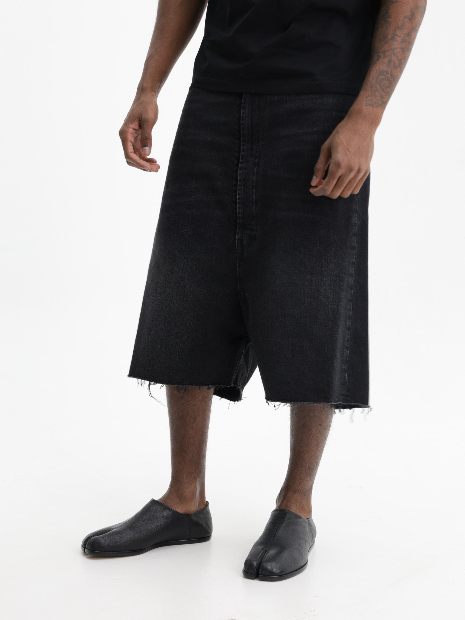 Maison Margiela Shorts Loose Thread Denim Black