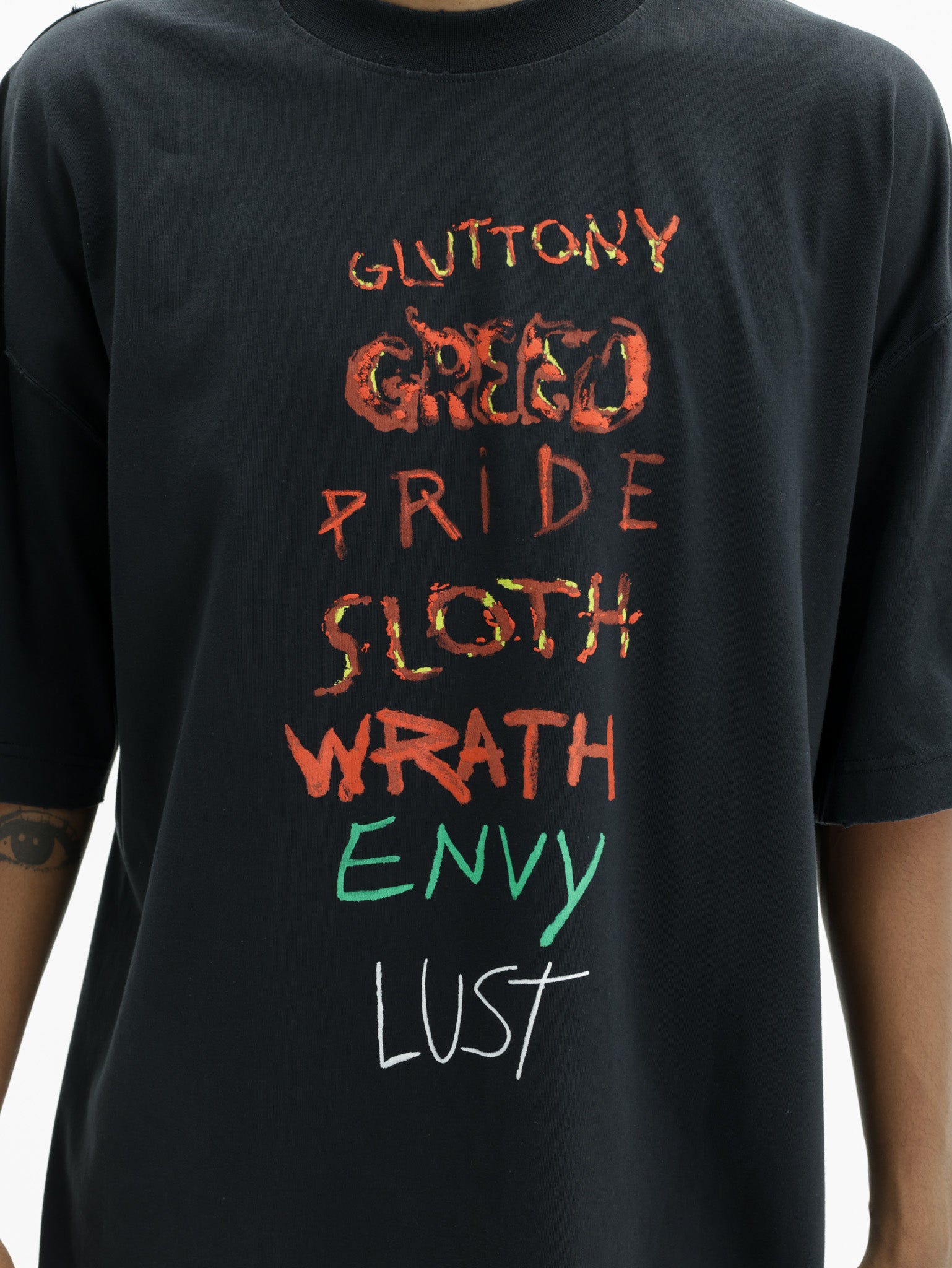 VETEMENTS シャツ　UNISEX Vetements T-Shirt 7 Sins Washed-Out Black - AL Capone Premium