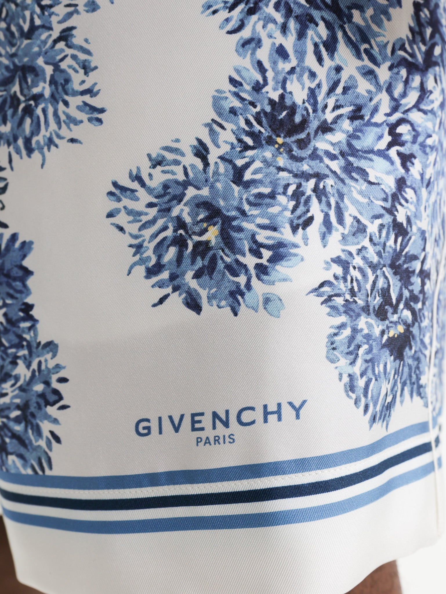 Givenchy Short Flower Print  Blue/White