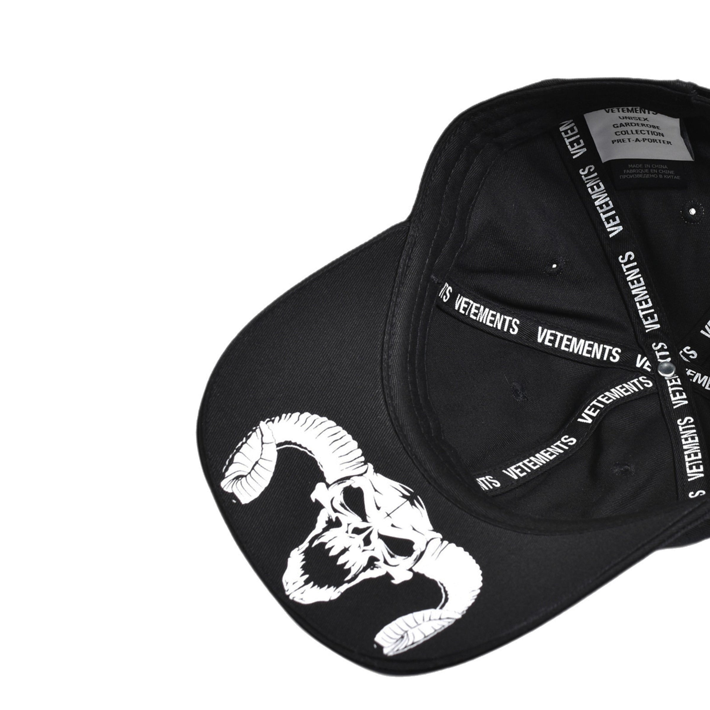 Vetements Cap Metal Logo Black-White – AL Capone Premium